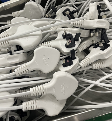 Elektroniczny uniwersalny kabel zasilający OEM ODM z wtyczką
