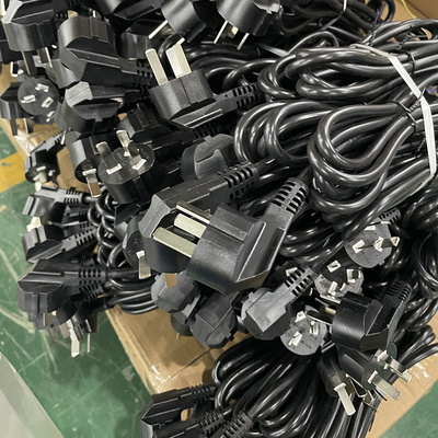 Elektryczny kabel samochodowy z wtyczką